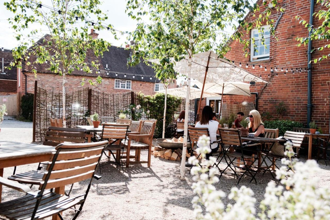 Bel And The Dragon-Kingsclere Hotell Exteriör bild